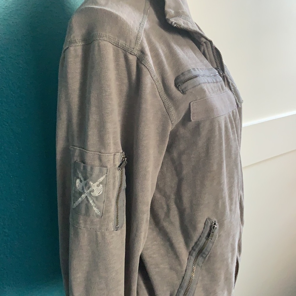GUESS Sweatshirt - Picture 2 of 4